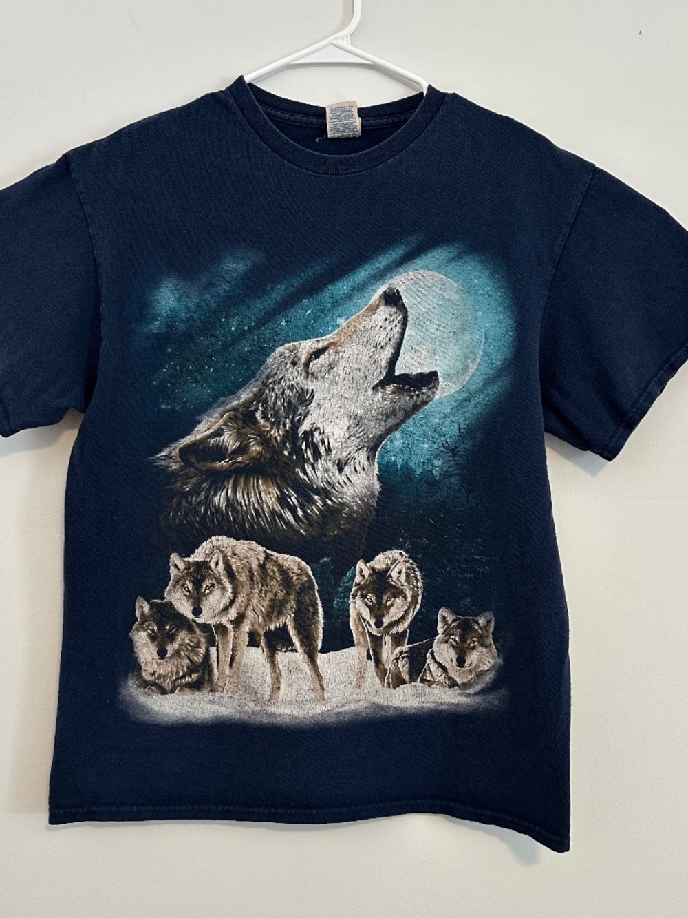Howling Wolf Snow Landscape Animal Print T-Shirt Large Blue Y2K Short Sleeve